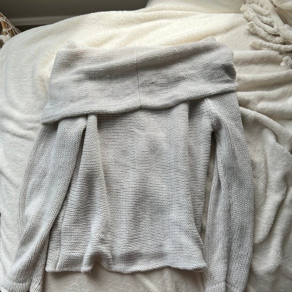 LF Off the shoulder sweater - Picture 2 of 2